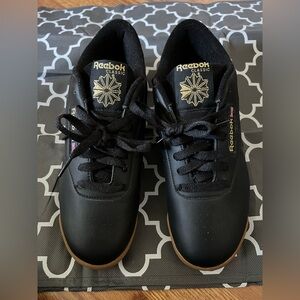 Reebok Classic Leather Gum Sole Sneakers – Women’s Size 10